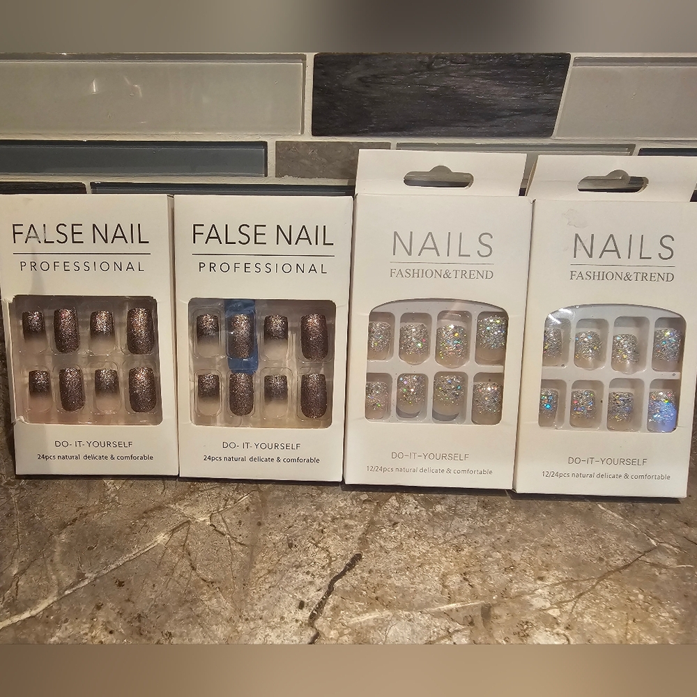 NIB  Nails Do-It-Yourself Glitter Press-On Set - Brown/Silver 4 Packs